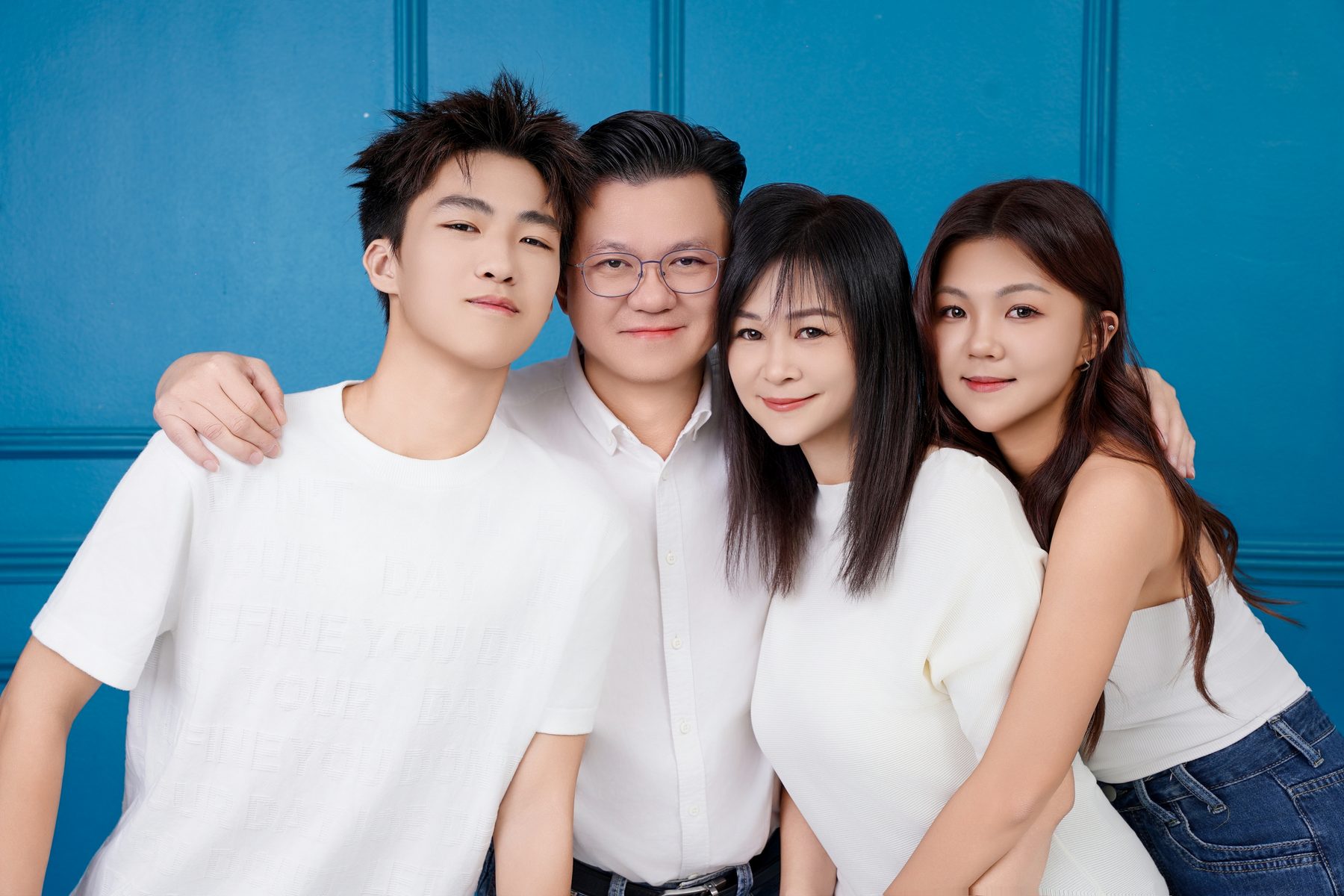Premo Studio real client family portrait — parents with young children