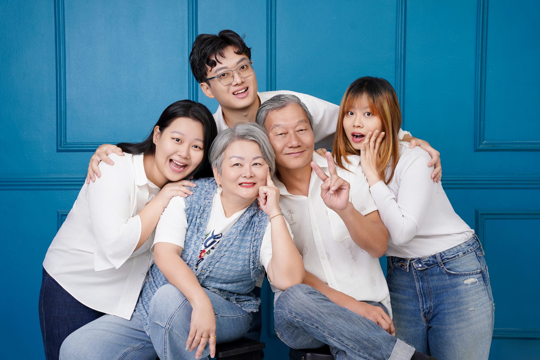 Premo Studio real client family portrait — large family group, coordinated outfits