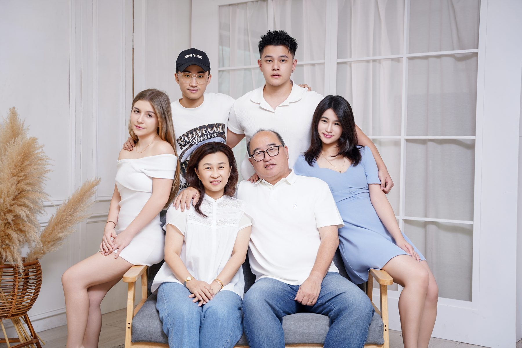 Premo Studio real client family portrait — family with grandparents