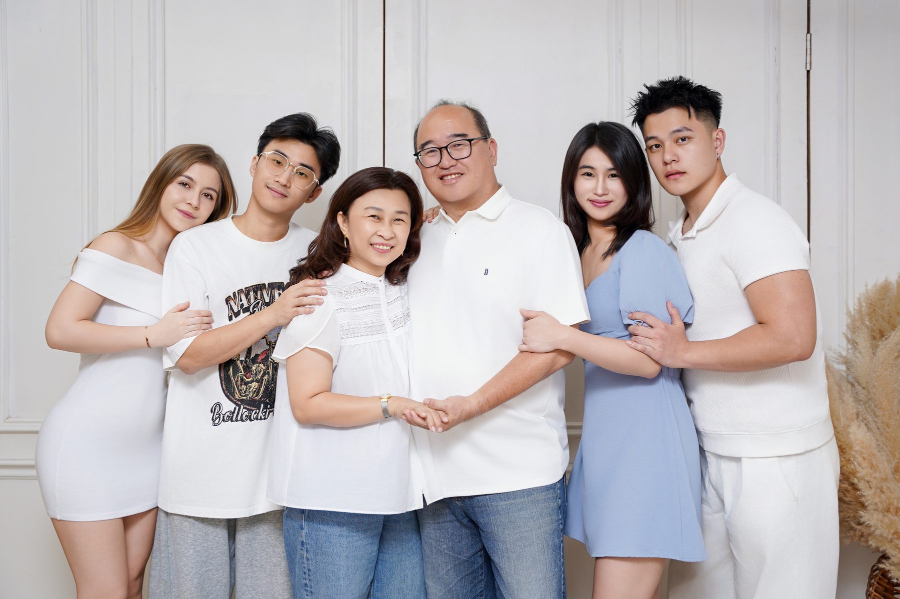 Premo Studio real client family portrait — casual family group photo