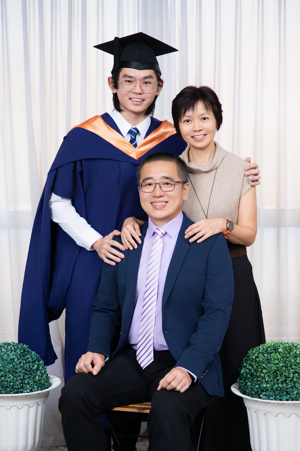 Premo Studio real client graduation photo — siblings and graduate family group