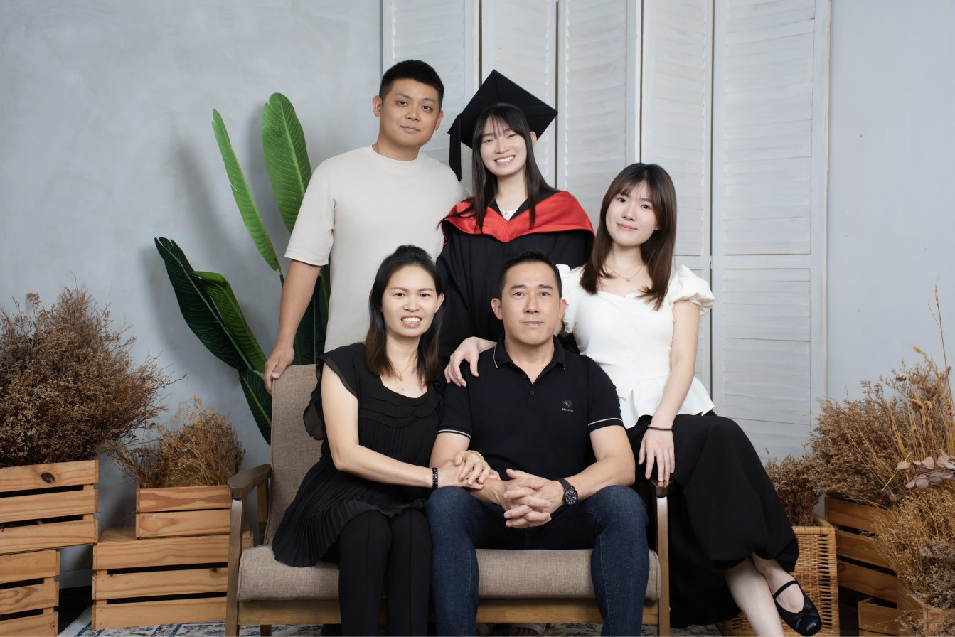 Real graduation family photo at Premo Studio